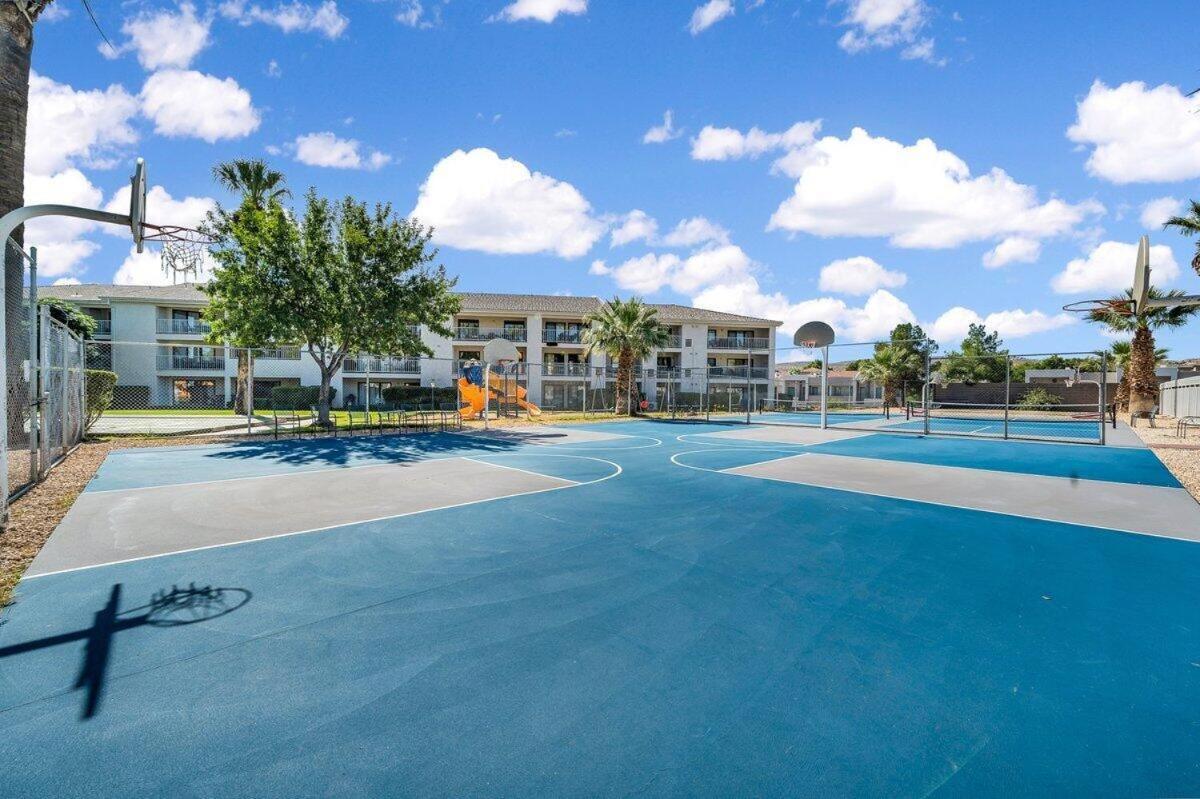 Modern Resort Condo - Pools, Courts & Scenic Views เซนต์ จอร์จ ภายนอก รูปภาพ